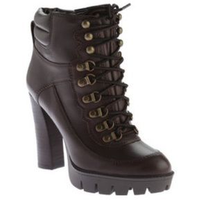 Sz 5 dark brown leather bootie from Nine West is a stunner! Stacked 4-inch heel.